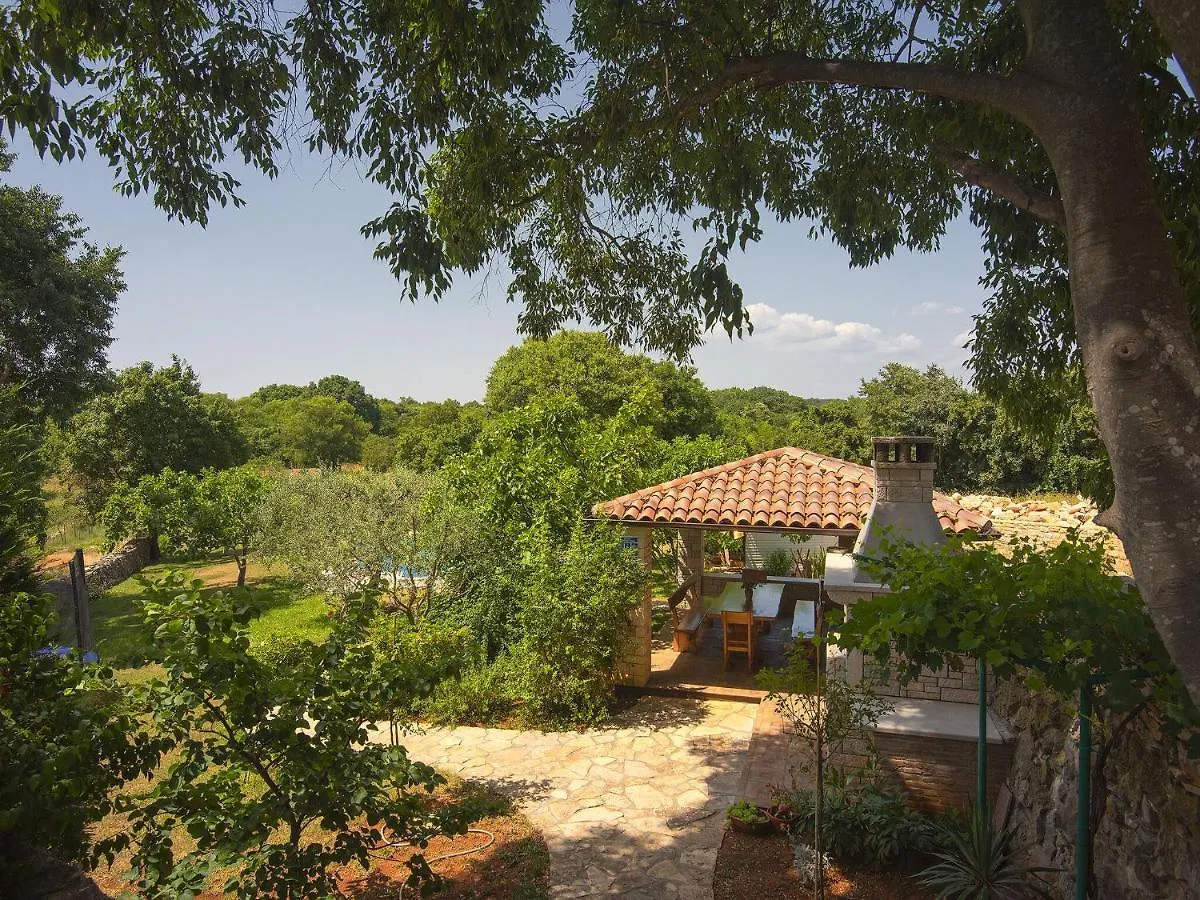 Rustic Holiday Home In Valtura With Swimming Pool