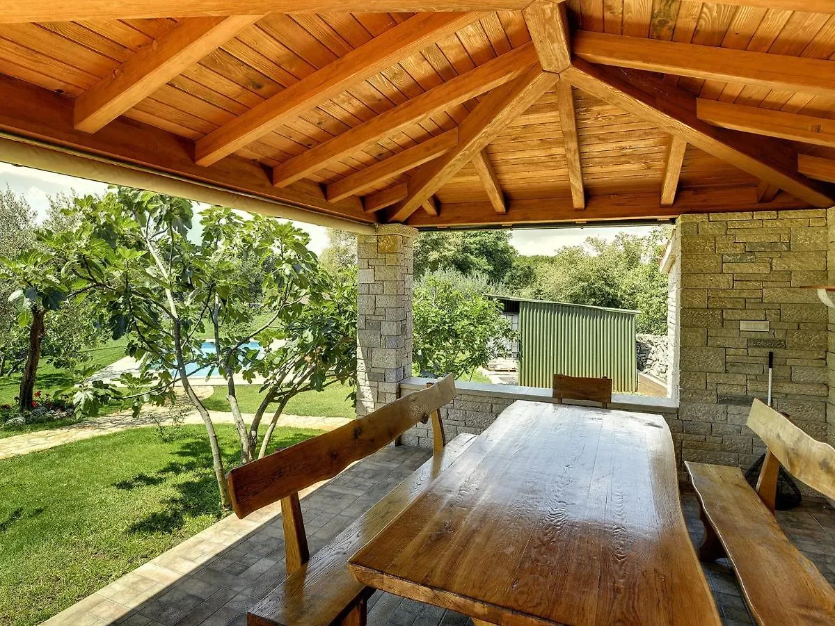 Rustic Holiday Home In Valtura With Swimming Pool Croácia